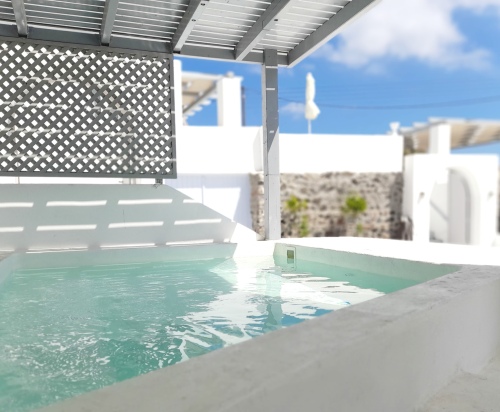Suite de lujo con piscina pequeña o jacuzzi al aire libre